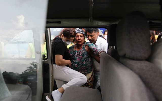 20 victims found after Nepal air crash, hopes fade for two missing