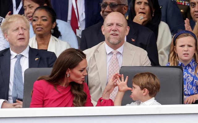 Prince Louis steals the show at Queen’s Jubilee